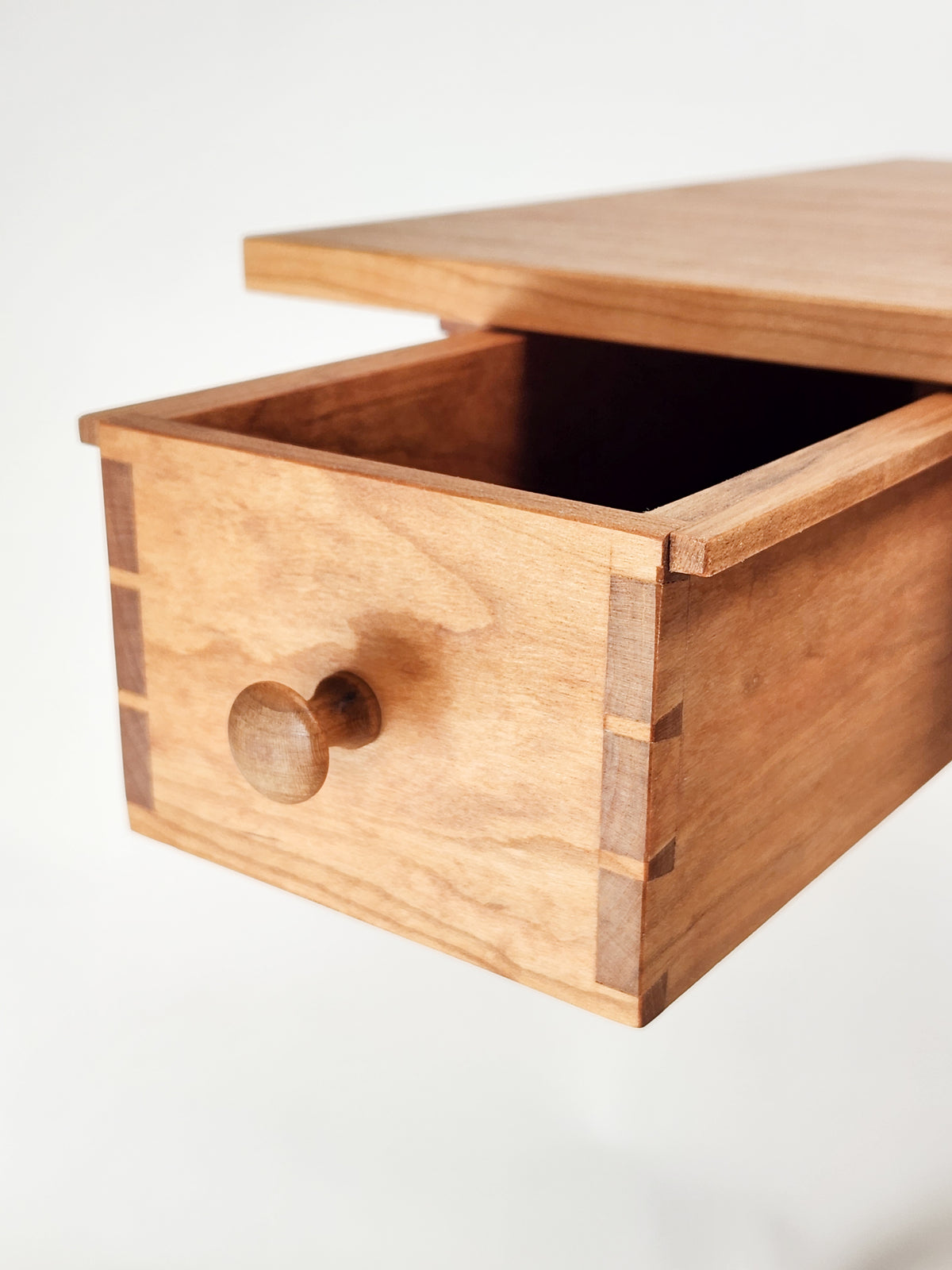 Shaker-style Sewing Stand / Game Table